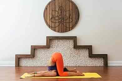 Yoga Duruşları - Karnapidasana